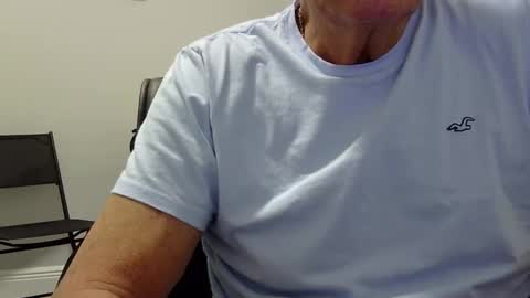 Snapshot of ossibottom chatting on March 27, 3:01 am Ossi online show from March 27, 3:01 am