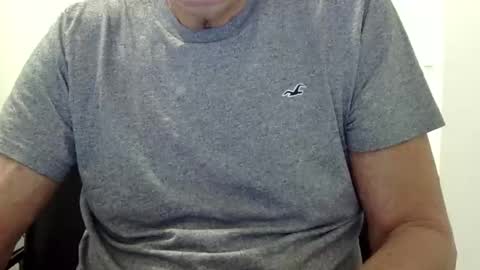 Snapshot of ossibottom chatting on March 28, 9:47 pm Ossi online show from March 28, 9:47 pm