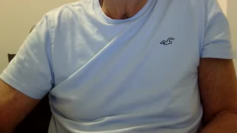 Snapshot of ossibottom chatting on April 2, 2:20 am Ossi online show from April 2, 2:20 am