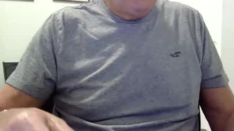 Snapshot of ossibottom chatting on April 4, 10:29 pm Ossi online show from April 4, 10:29 pm