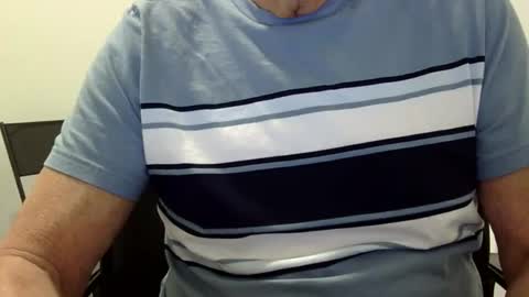 Snapshot of ossibottom chatting on April 11, 2:05 am Ossi online show from April 11, 2:05 am