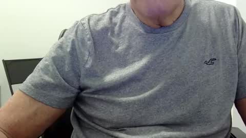 Snapshot of ossibottom chatting on April 11, 7:18 pm Ossi online show from April 11, 7:18 pm