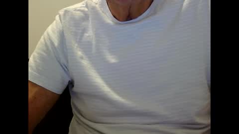 Snapshot of ossibottom chatting on April 13, 2:50 am Ossi online show from April 13, 2:50 am