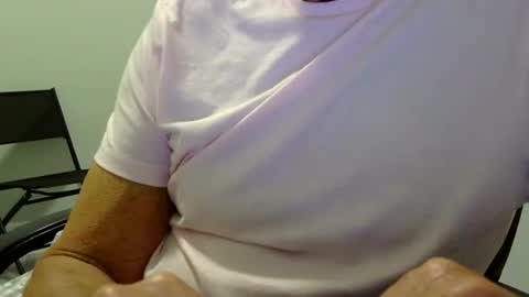 Snapshot of ossibottom chatting on May 29, 2:20 am Ossi online show from May 29, 2:20 am