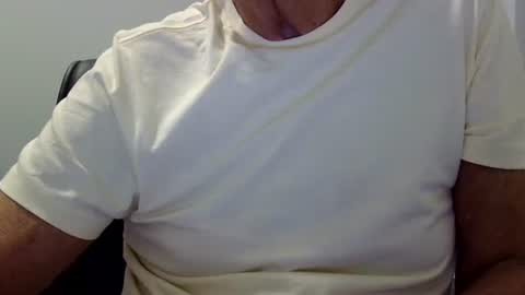 Snapshot of ossibottom chatting on June 2, 1:51 am Ossi online show from June 2, 1:51 am