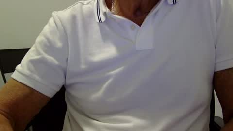 Snapshot of ossibottom chatting on June 14, 1:25 am Ossi online show from June 14, 1:25 am