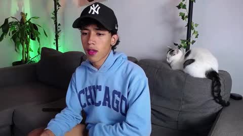 Snapshot of ostin_18hot chatting on December 13, 1:26 am ostin 18hot online show from December 13, 1:26 am