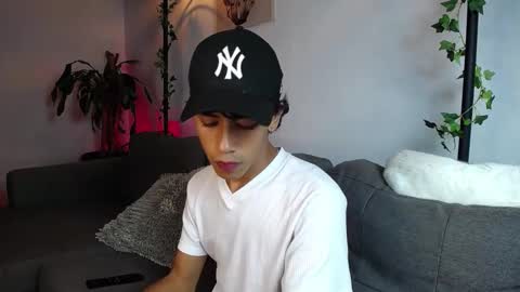 Snapshot of ostin_18hot chatting on December 14, 1:28 am ostin 18hot online show from December 14, 1:28 am