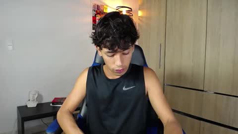 Snapshot of ostin_18hot chatting on December 18, 2:32 am ostin 18hot online show from December 18, 2:32 am