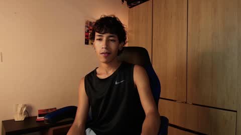 Snapshot of ostin_18hot chatting on January 3, 9:26 pm ostin 18hot online show from January 3, 9:26 pm