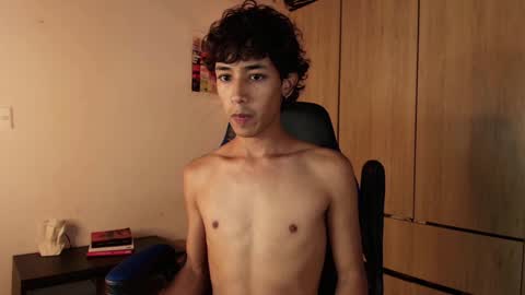 Snapshot of ostin_18hot chatting on January 4, 12:27 am ostin 18hot online show from January 4, 12:27 am