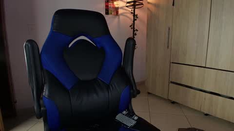 Snapshot of ostin_18hot chatting on January 16, 4:49 am ostin 18hot online show from January 16, 4:49 am