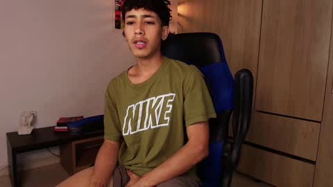 Snapshot of ostin_18hot chatting on January 19, 1:10 am ostin 18hot online show from January 19, 1:10 am