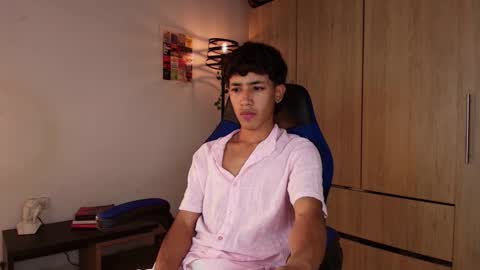 Snapshot of ostin_18hot chatting on January 23, 10:54 pm ostin 18hot online show from January 23, 10:54 pm