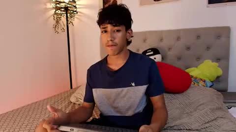 Snapshot of ostin_18hot chatting on October 28, 3:21 am ostin 18hot online show from October 28, 3:21 am