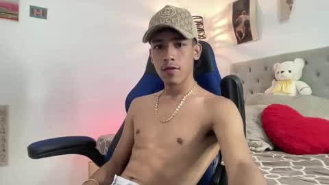 Snapshot of ostin_18hot chatting on November 20, 5:40 am ostin 18hot online show from November 20, 5:40 am