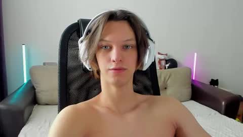 Snapshot of ostin_meoww chatting on February 13, 5:25 am Ostin online show from February 13, 5:25 am