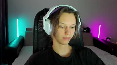 Snapshot of ostin_meoww chatting on February 15, 11:41 am Ostin online show from February 15, 11:41 am