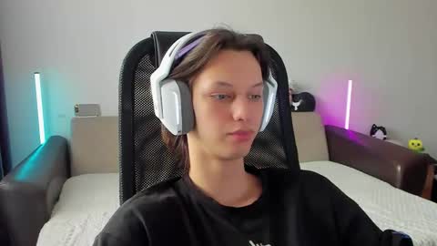 Snapshot of ostin_meoww chatting on February 17, 8:55 am Ostin online show from February 17, 8:55 am