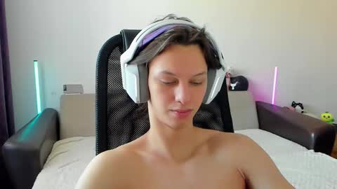 Snapshot of ostin_meoww chatting on February 19, 4:41 am Ostin online show from February 19, 4:41 am