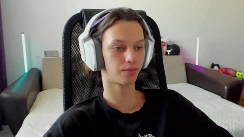 Snapshot of ostin_meoww chatting on February 20, 5:15 am Ostin online show from February 20, 5:15 am