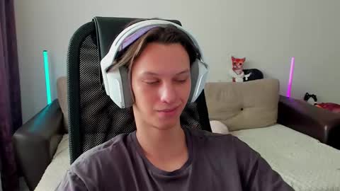 Snapshot of ostin_meoww chatting on February 21, 10:16 am Ostin online show from February 21, 10:16 am