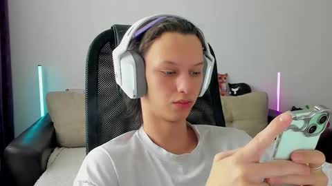 Snapshot of ostin_meoww chatting on February 23, 7:50 am Ostin online show from February 23, 7:50 am