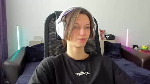 Snapshot of ostin_meoww chatting on February 24, 7:06 am Ostin online show from February 24, 7:06 am