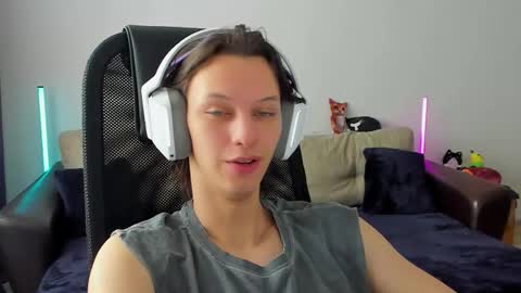 Snapshot of ostin_meoww chatting on February 25, 7:18 am Ostin online show from February 25, 7:18 am