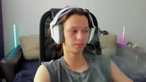 Snapshot of ostin_meoww chatting on February 28, 8:04 am Ostin online show from February 28, 8:04 am