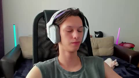 Snapshot of ostin_meoww chatting on March 1, 10:17 am Ostin online show from March 1, 10:17 am