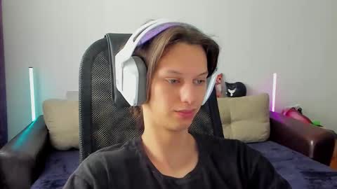 Snapshot of ostin_meoww chatting on March 3, 7:47 am Ostin online show from March 3, 7:47 am