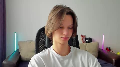 Snapshot of ostin_meoww chatting on March 13, 7:26 am Ostin online show from March 13, 7:26 am