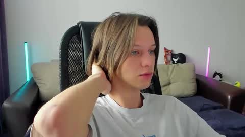 Snapshot of ostin_meoww chatting on March 14, 6:19 am Ostin online show from March 14, 6:19 am