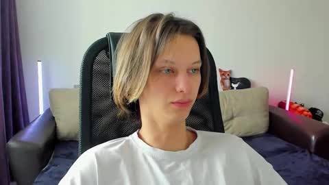 Snapshot of ostin_meoww chatting on March 17, 8:50 am Ostin online show from March 17, 8:50 am