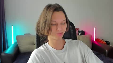 Snapshot of ostin_meoww chatting on March 19, 3:54 am Ostin online show from March 19, 3:54 am