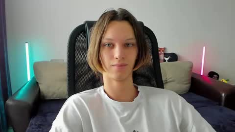 Snapshot of ostin_meoww chatting on March 24, 9:36 am Ostin online show from March 24, 9:36 am