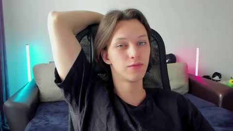 Snapshot of ostin_meoww chatting on April 5, 8:55 am Ostin online show from April 5, 8:55 am