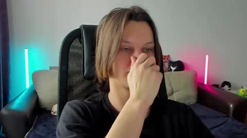 Snapshot of ostin_meoww chatting on April 6, 6:03 am Ostin online show from April 6, 6:03 am