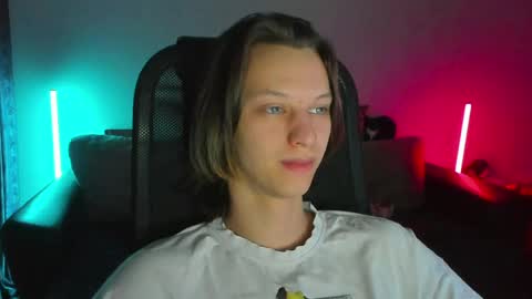 Snapshot of ostin_meoww chatting on April 7, 2:28 pm Ostin online show from April 7, 2:28 pm