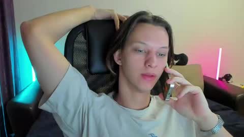 Snapshot of ostin_meoww chatting on April 8, 4:18 pm Ostin online show from April 8, 4:18 pm