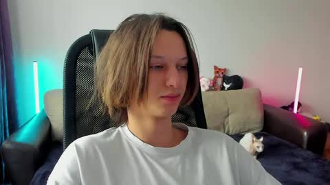 Snapshot of ostin_meoww chatting on April 12, 10:31 am Ostin online show from April 12, 10:31 am