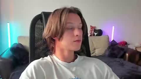 Snapshot of ostin_meoww chatting on June 22, 1:30 pm Ostin online show from June 22, 1:30 pm