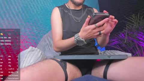 Snapshot of otter_wet chatting on April 14, 8:42 am otter_wet online show from April 14, 8:42 am