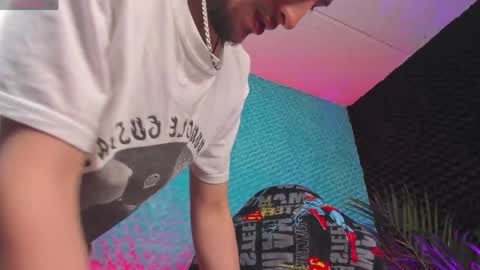 Snapshot of otter_wet chatting on April 21, 8:20 am otter_wet online show from April 21, 8:20 am