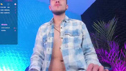 Snapshot of otter_wet chatting on May 1, 8:19 am otter_wet online show from May 1, 8:19 am