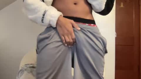 Snapshot of outofhisleague_ chatting on November 5, 3:45 pm outofhisleague_ online show from November 5, 3:45 pm