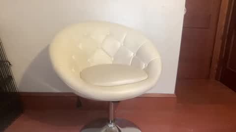 Snapshot of outofhisleague_ chatting on November 13, 4:06 pm outofhisleague_ online show from November 13, 4:06 pm