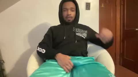 Snapshot of outofhisleague_ chatting on November 21, 7:23 pm outofhisleague_ online show from November 21, 7:23 pm