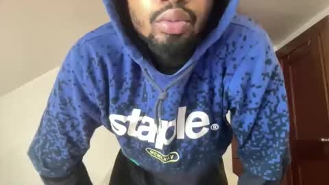 Snapshot of outofhisleague_ chatting on December 1, 5:40 pm outofhisleague_ online show from December 1, 5:40 pm